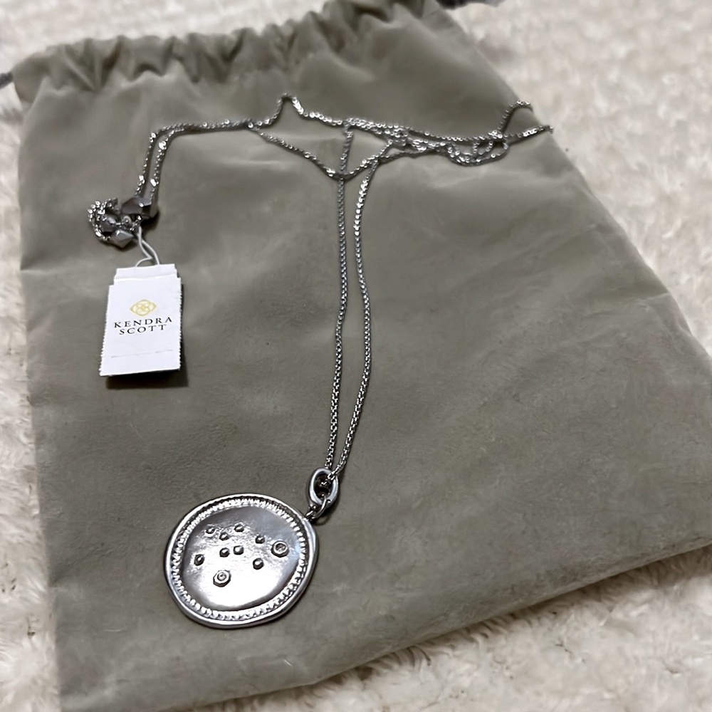 KENDRA SCOTT Aquarius Large Coin Zodiac Necklace